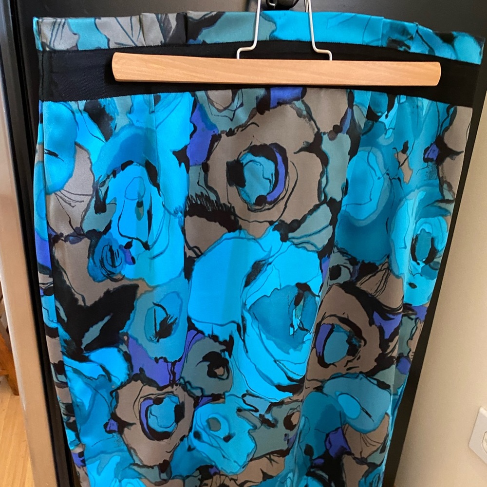 pencil skirt from New York & Company. Good quality like new.